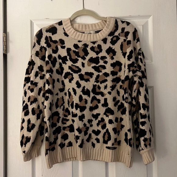 Leopard Printed Sweater - Picture 2 of 6